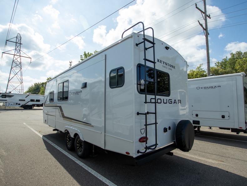 2026 Keystone Cougar Half-Ton (Travel Trailer) 22M, $ 39,990