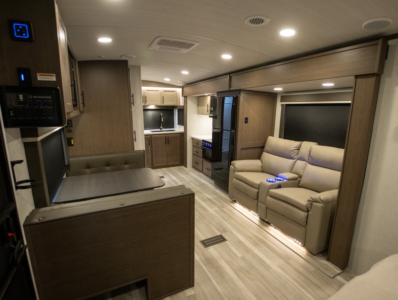 2026 Keystone Cougar Half-Ton (Travel Trailer) 22M, $ 39,990