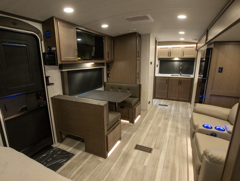 2026 Keystone Cougar Half-Ton (Travel Trailer) 22M, $ 39,990