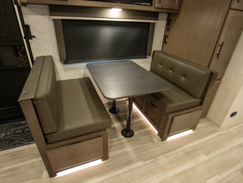 2026 Keystone Cougar Half-Ton (Travel Trailer) 22M, $ 39,990