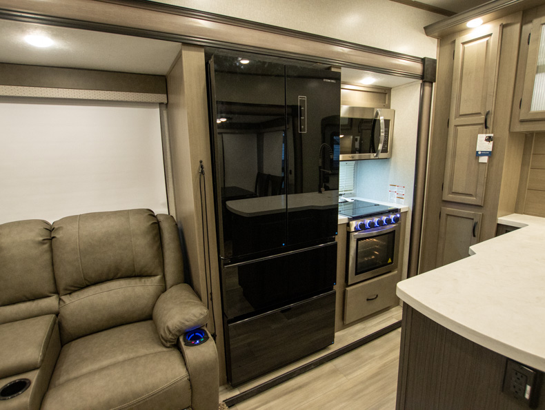 2022 Coachmen Chaparral 373MBRB, $ 68,725