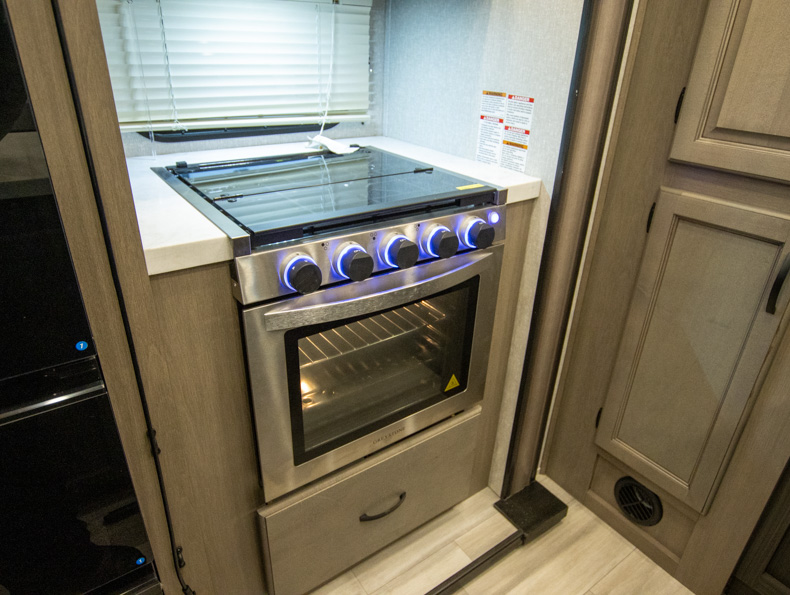 2022 Coachmen Chaparral 373MBRB, $ 68,725