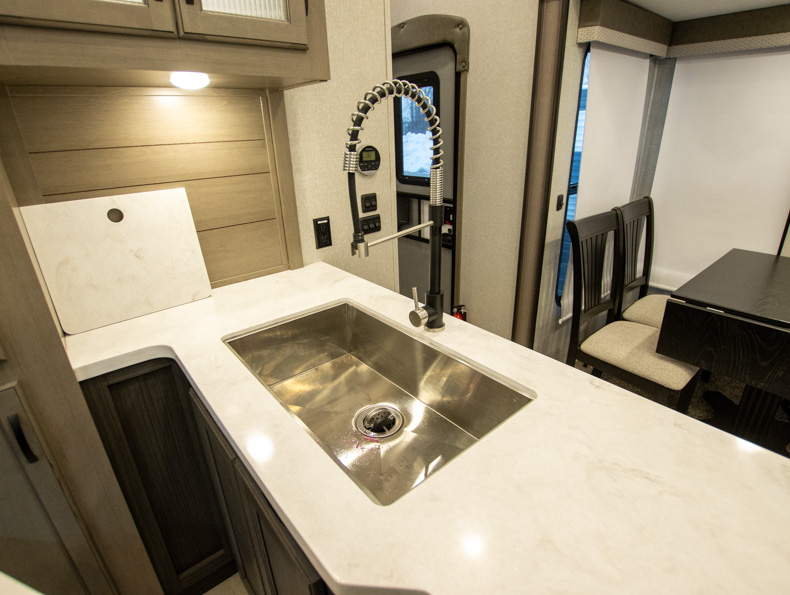 2022 Coachmen Chaparral 373MBRB, $ 68,725