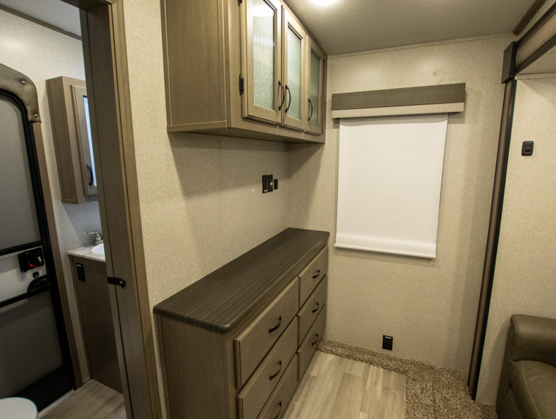 2022 Coachmen Chaparral 373MBRB, $ 68,725
