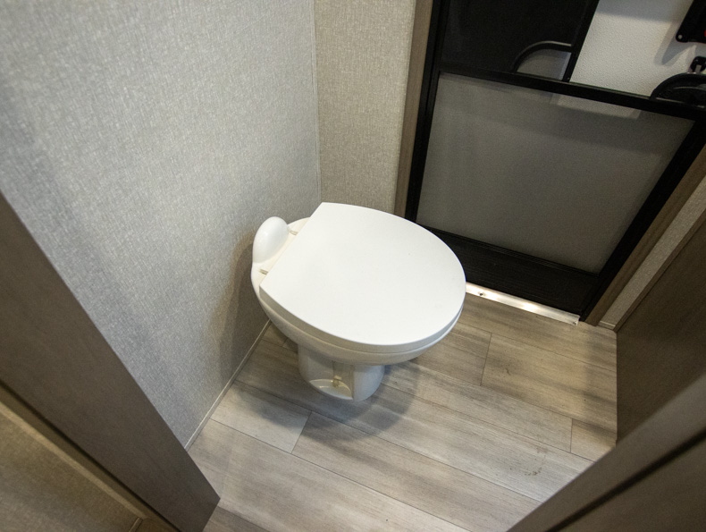 2022 Coachmen Chaparral 373MBRB, $ 68,725