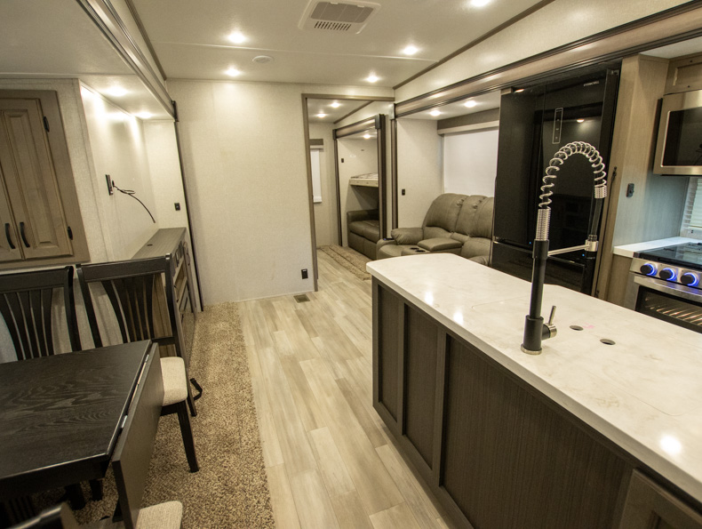 2022 Coachmen Chaparral 373MBRB, $ 68,725