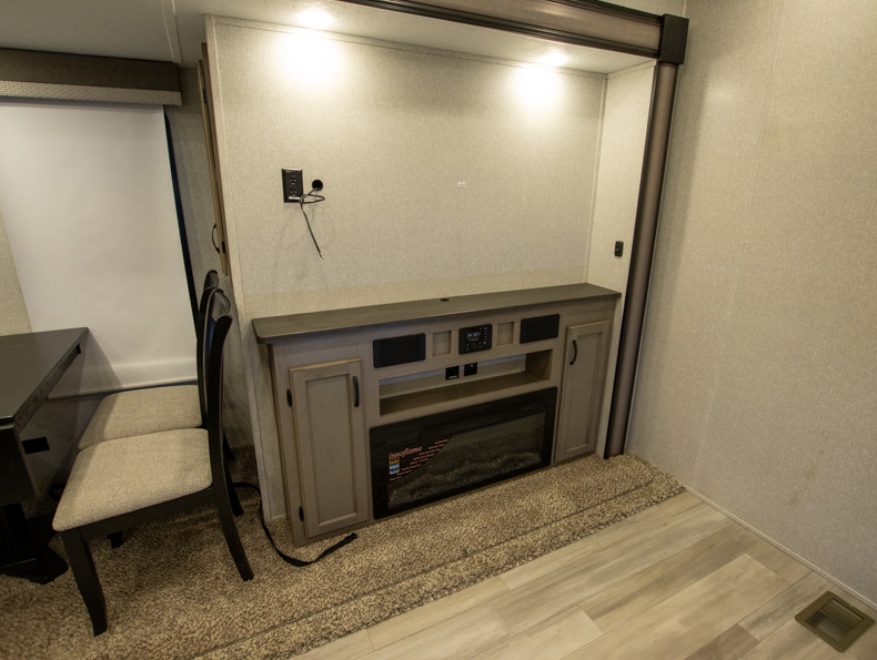 2022 Coachmen Chaparral 373MBRB, $ 68,725