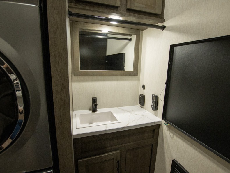 2026 Forest River Cherokee Arctic Wolf 38LEAH.G, $ 69,999