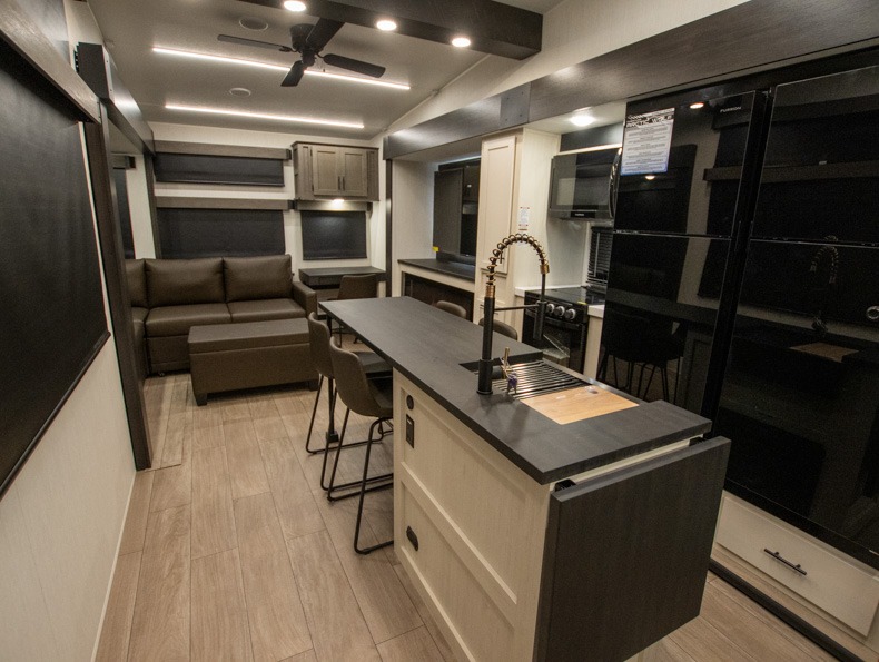 2026 Forest River Cherokee Arctic Wolf 38LEAH.G, $ 69,999