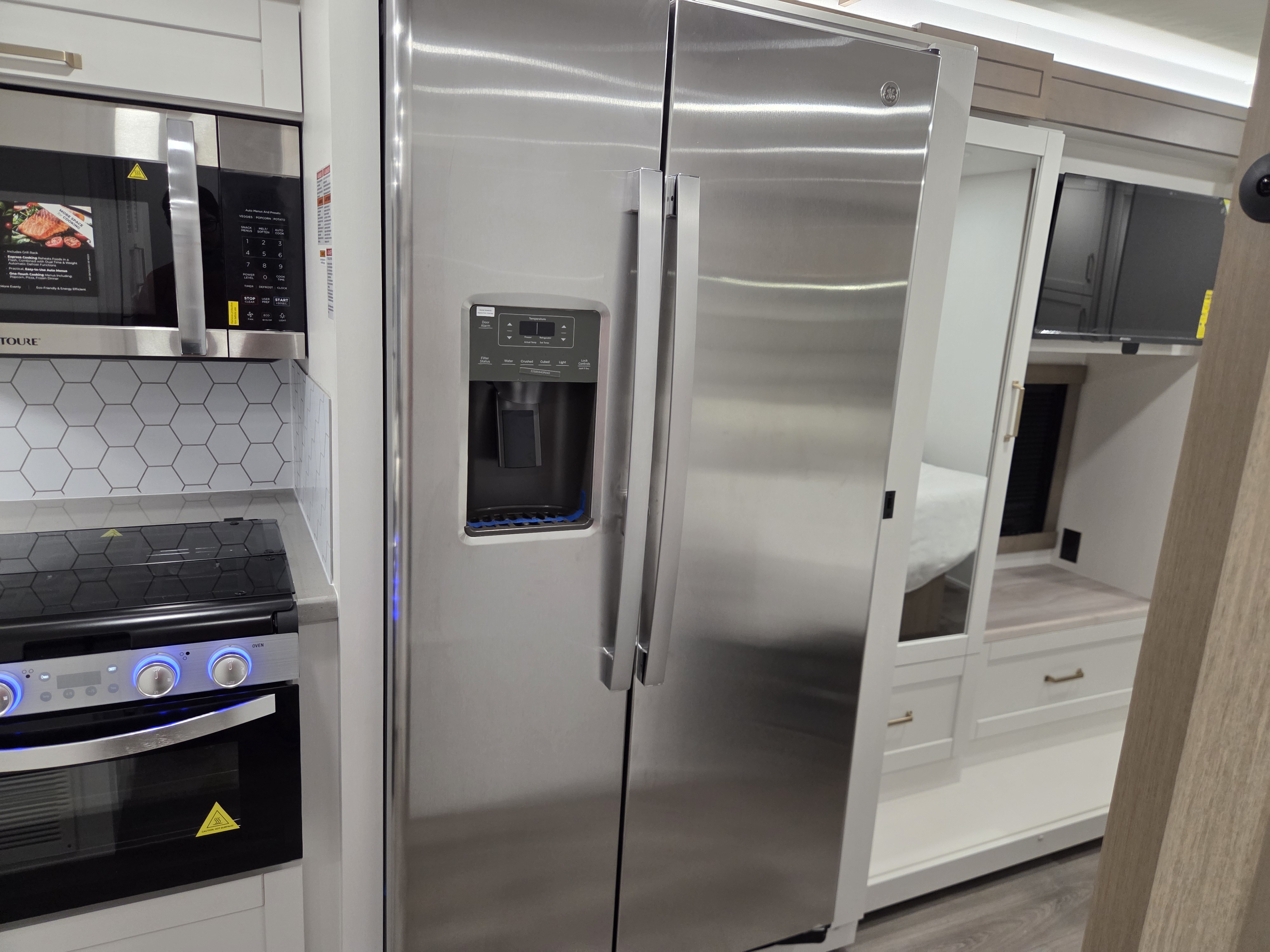2027 Jayco Precept 36C, $ 189,990