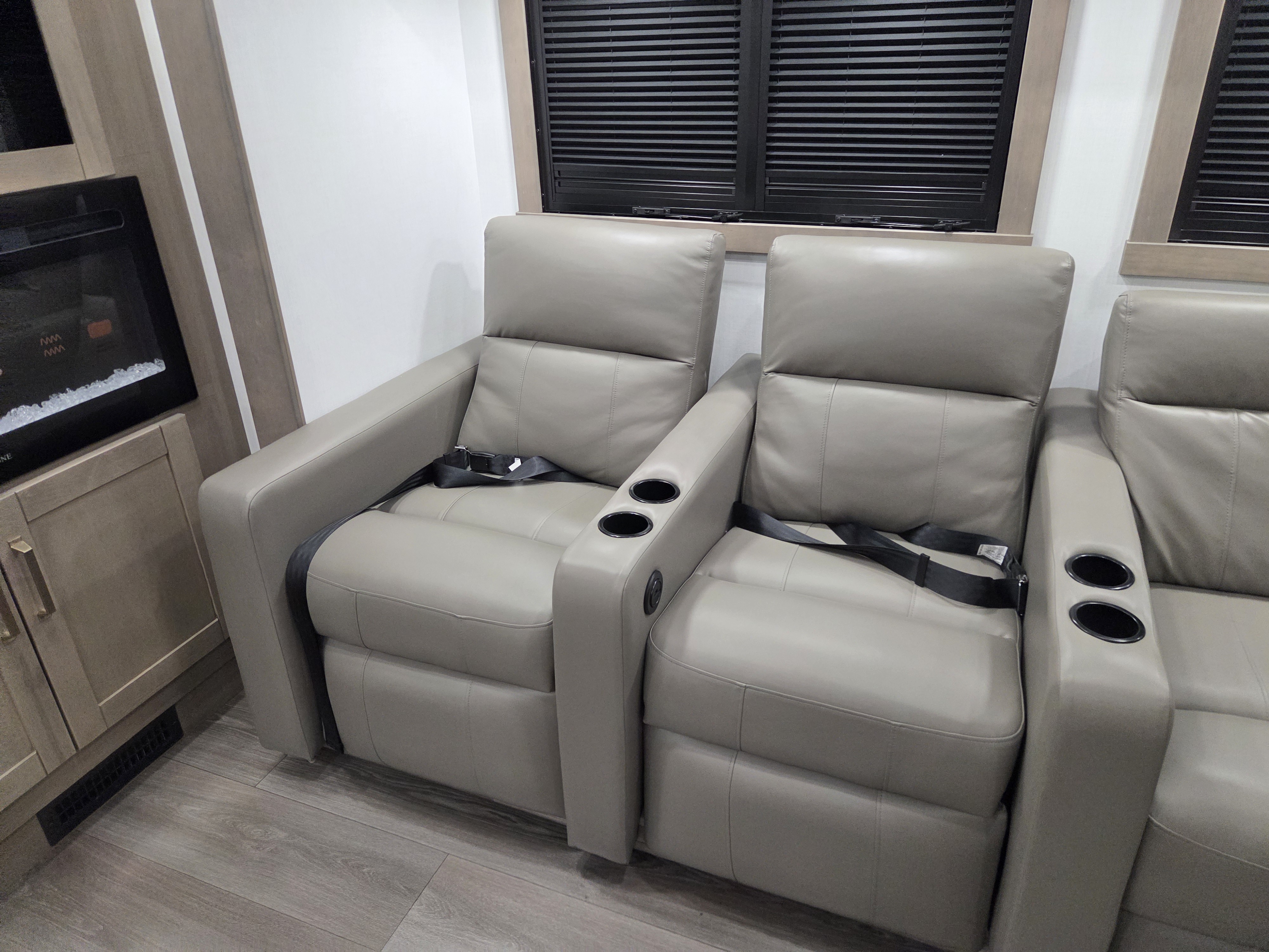 2027 Jayco Precept 36C, $ 189,990