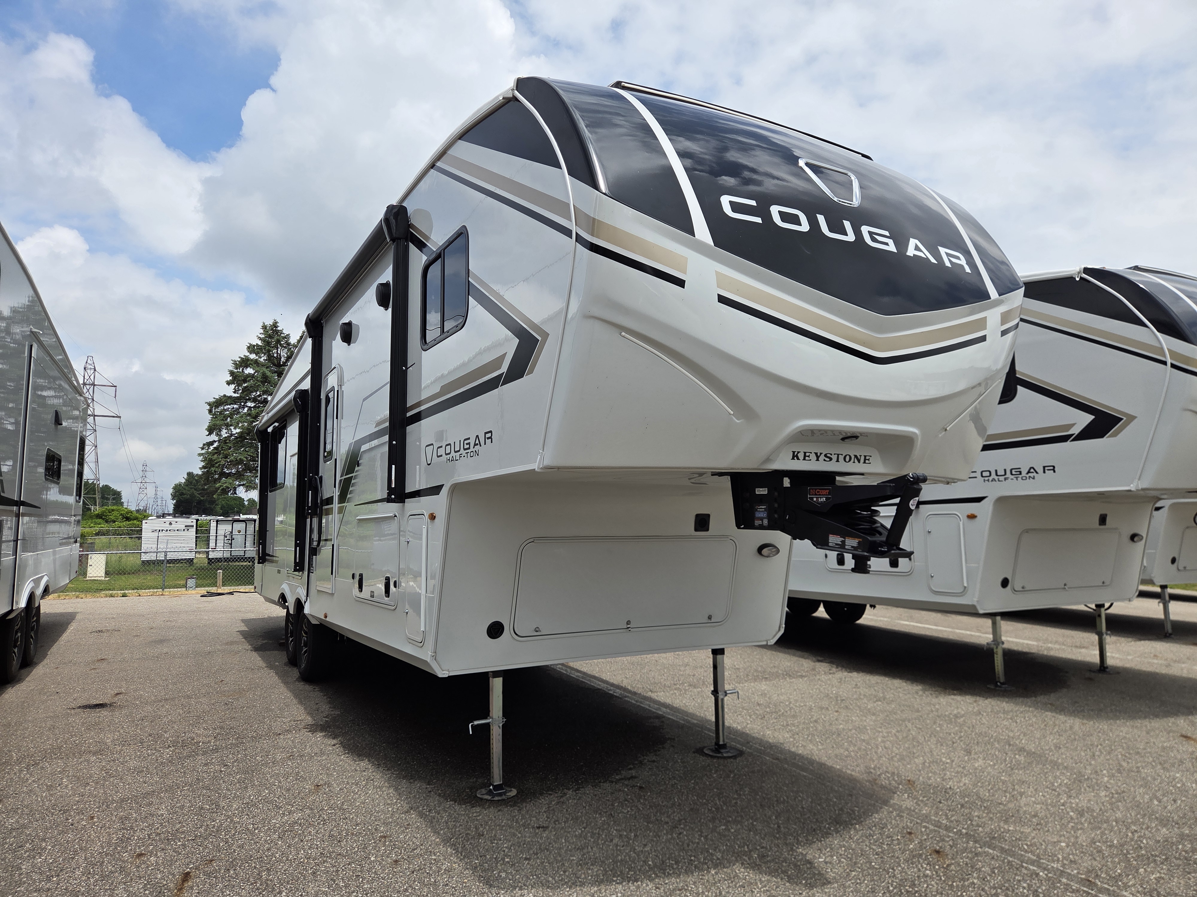 2027 Keystone Cougar Half-Ton (Fifth Wheel) 26RKE, $ 55,990