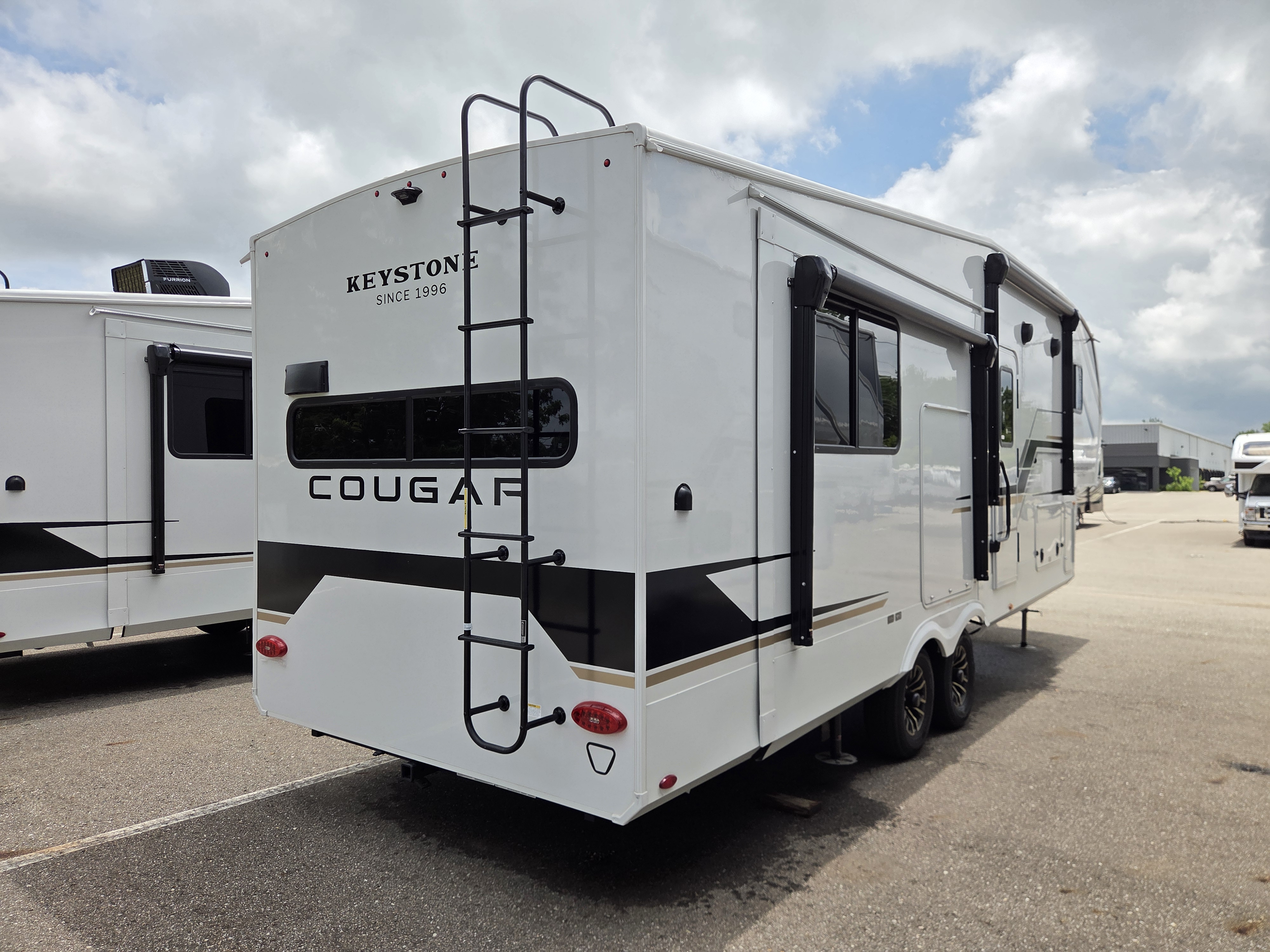2027 Keystone Cougar Half-Ton (Fifth Wheel) 26RKE, $ 55,990