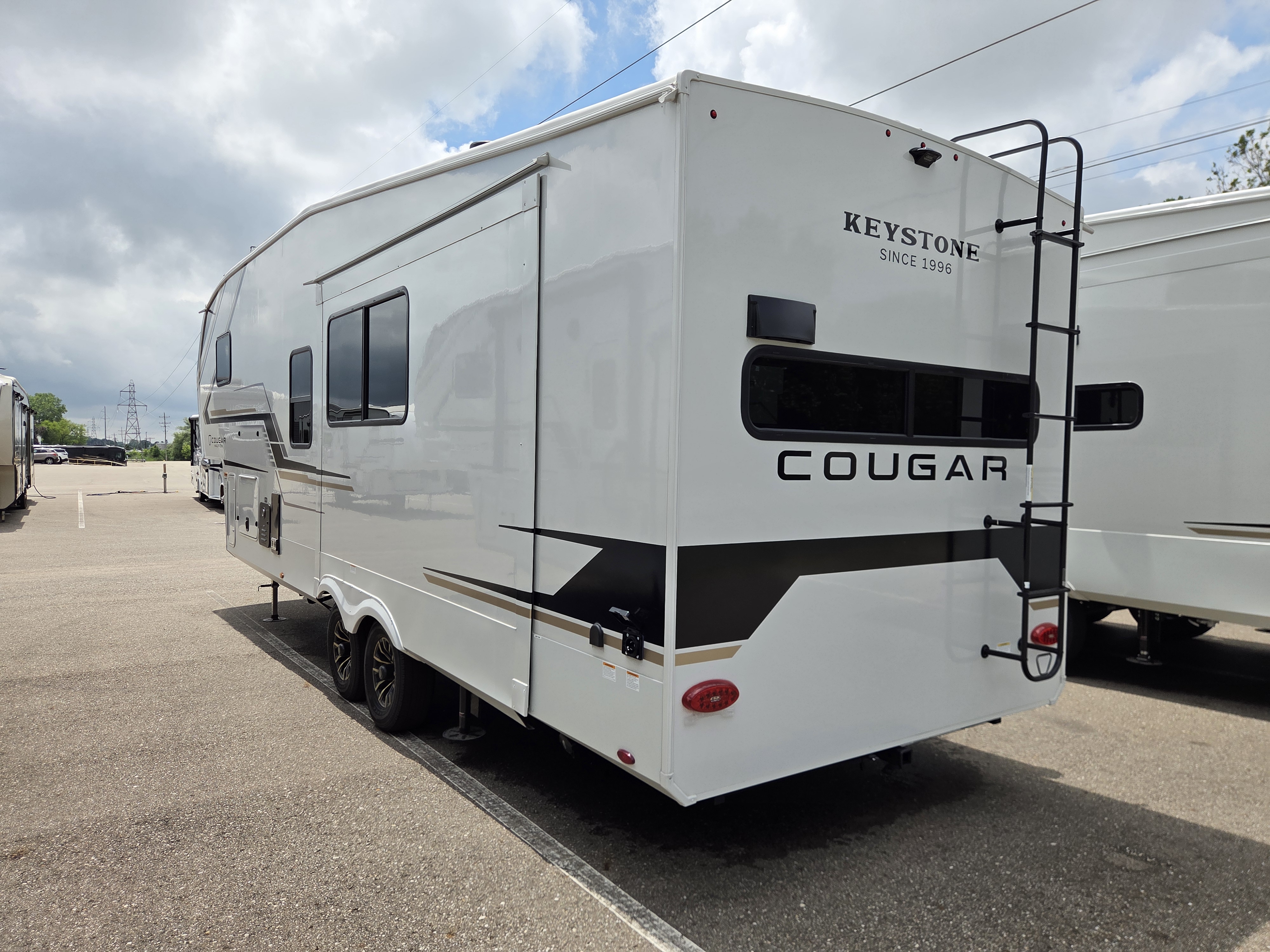 2027 Keystone Cougar Half-Ton (Fifth Wheel) 26RKE, $ 55,990