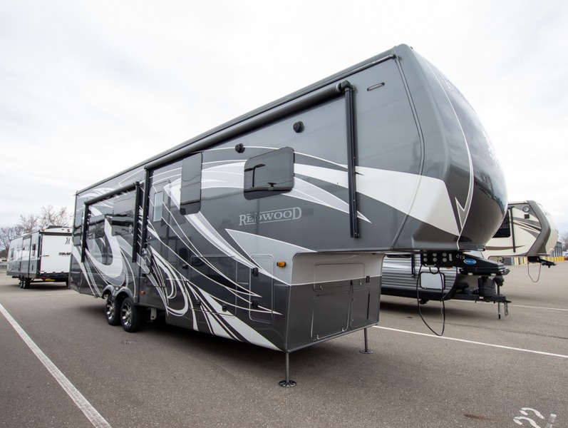 2023 CrossRoads Redwood RW3401RL, $ 105,000