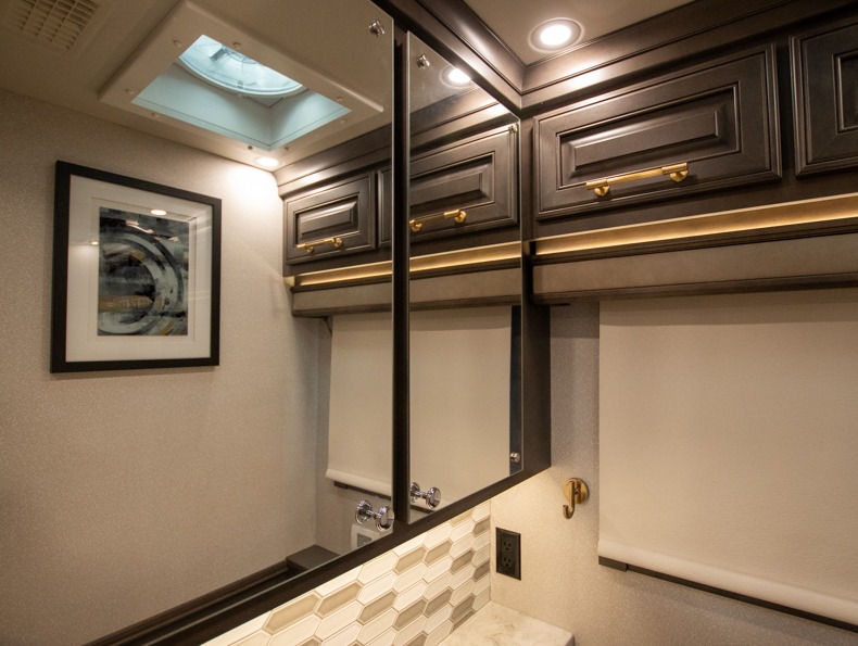 2026 Entegra Coach Cornerstone 45V, $ 679,997