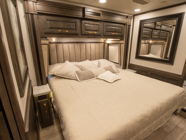 2026 Entegra Coach Cornerstone 45V, $ 679,997