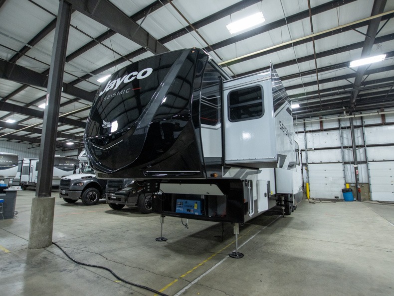 2026 Jayco Seismic 399, $ 109,995