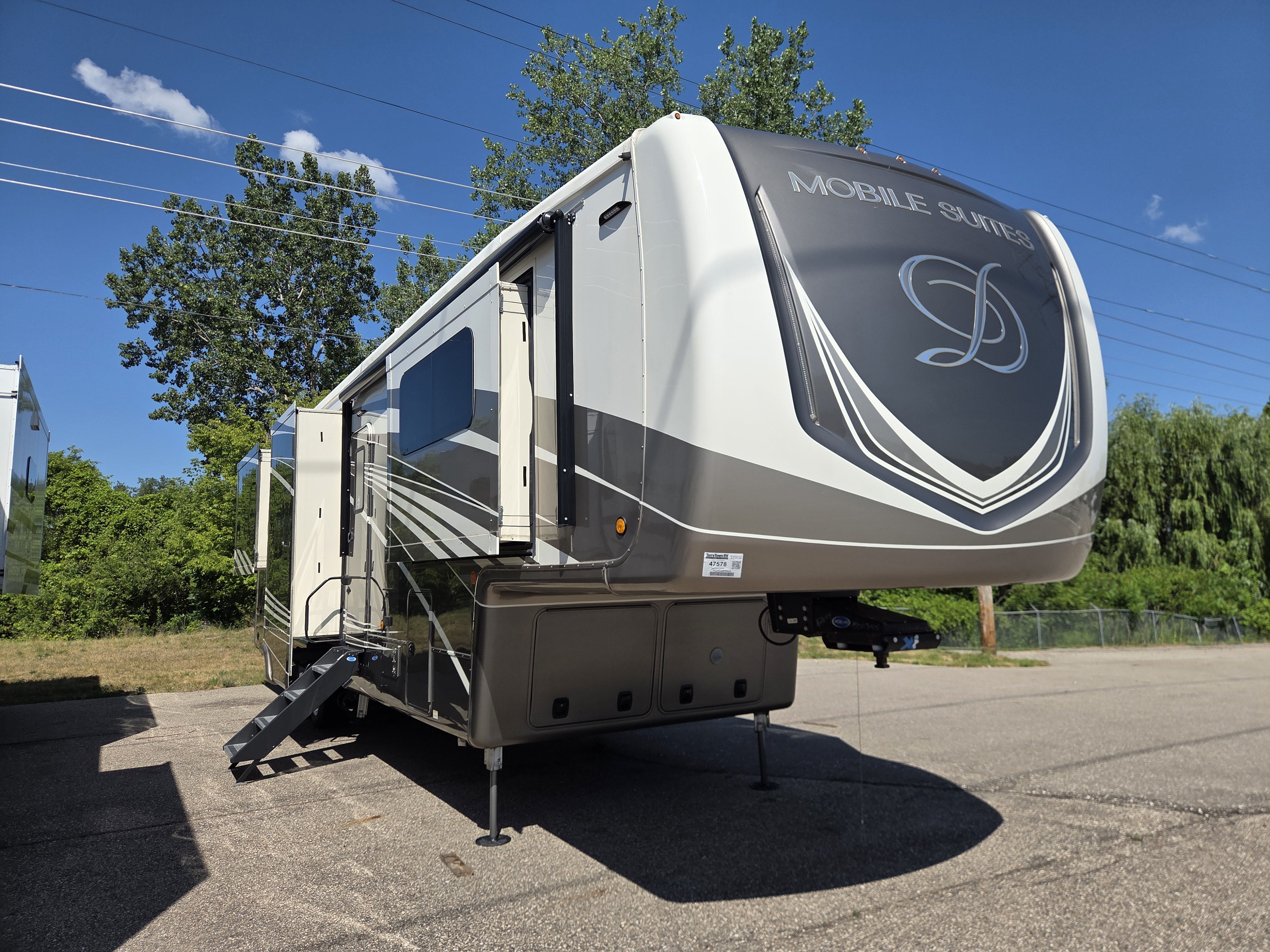 2022 DRV Mobile Suites 41FKMB, $ 134,995