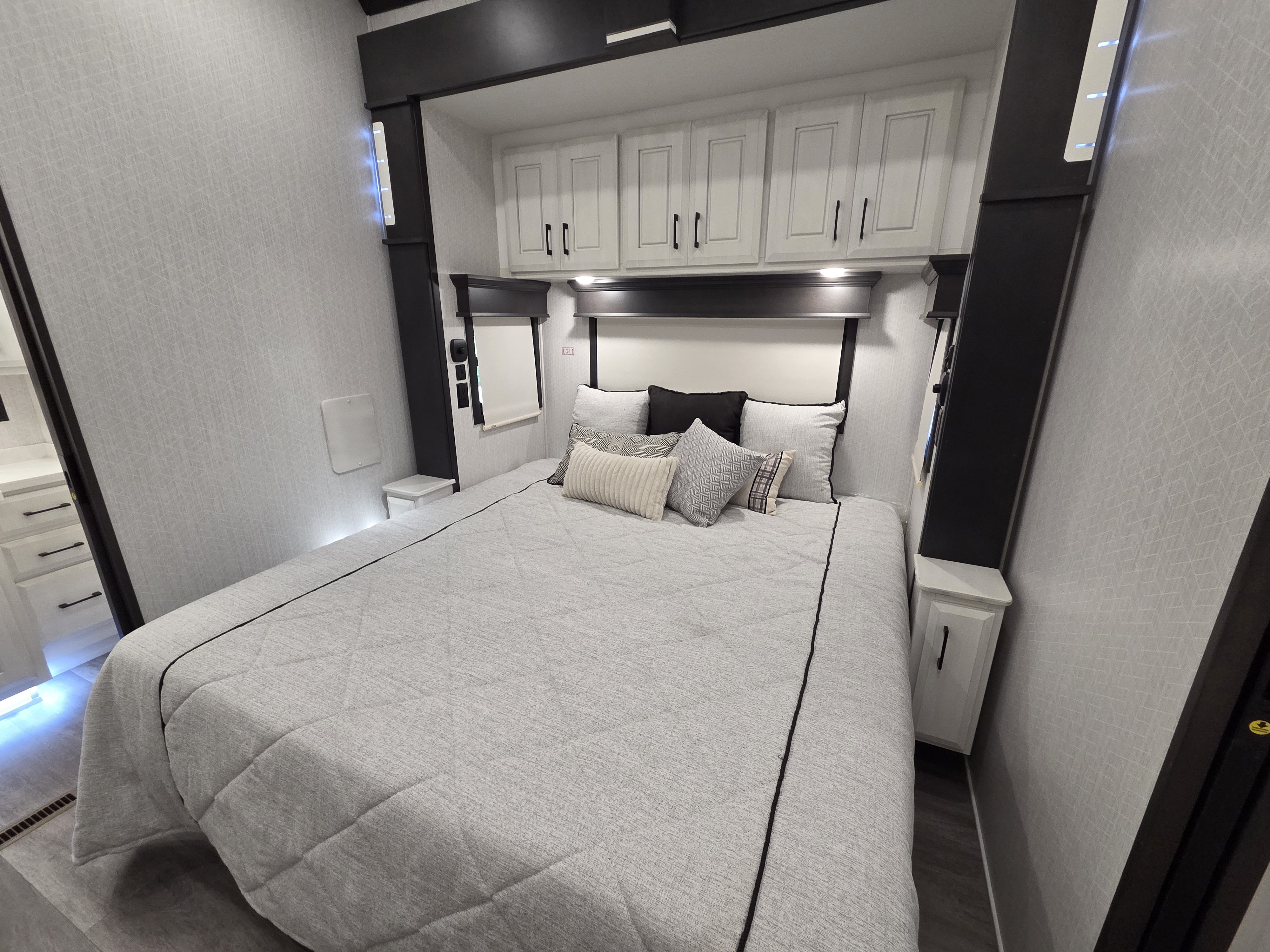 2022 DRV Mobile Suites 41FKMB, $ 134,995