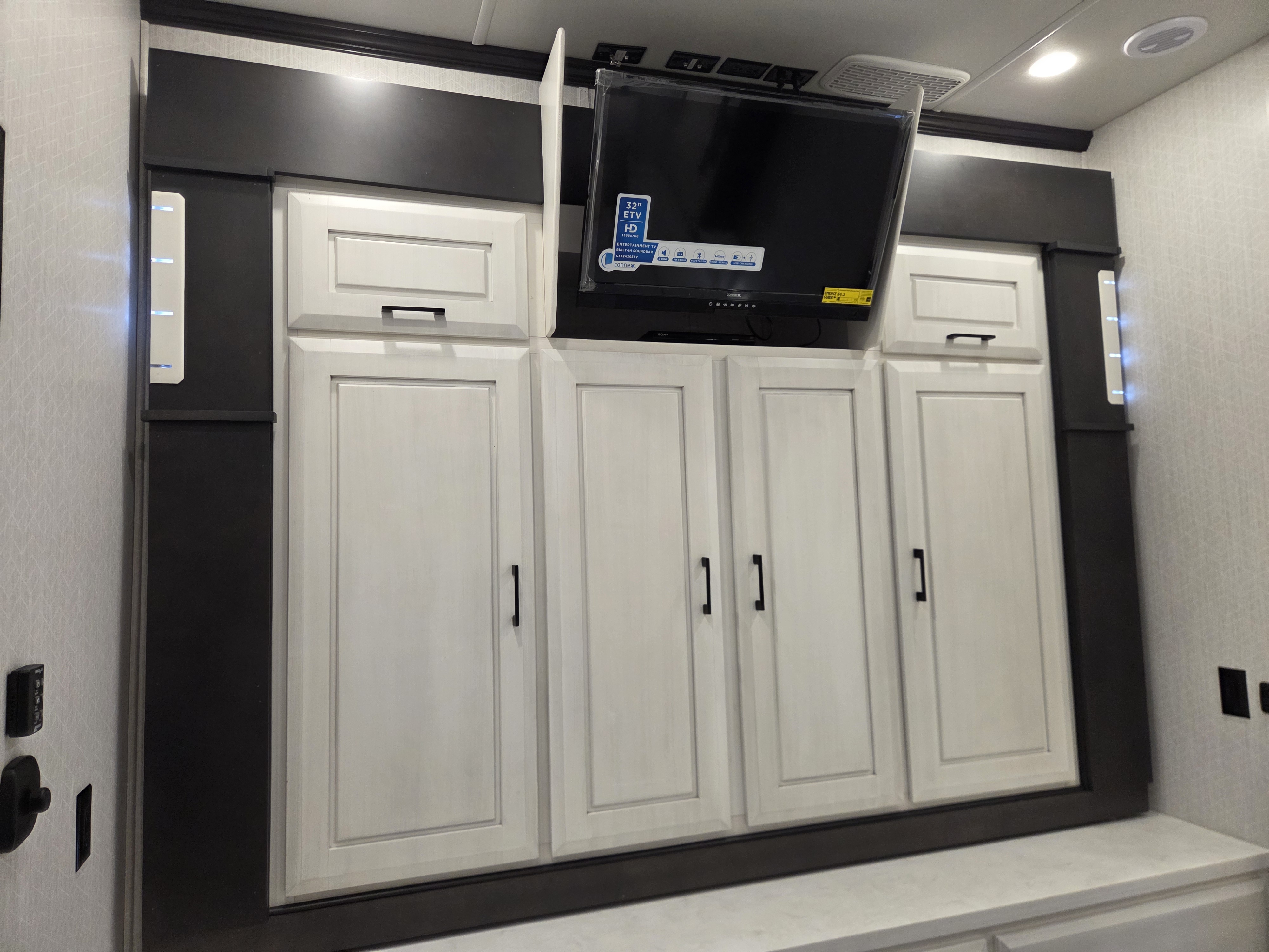 2022 DRV Mobile Suites 41FKMB, $ 134,995