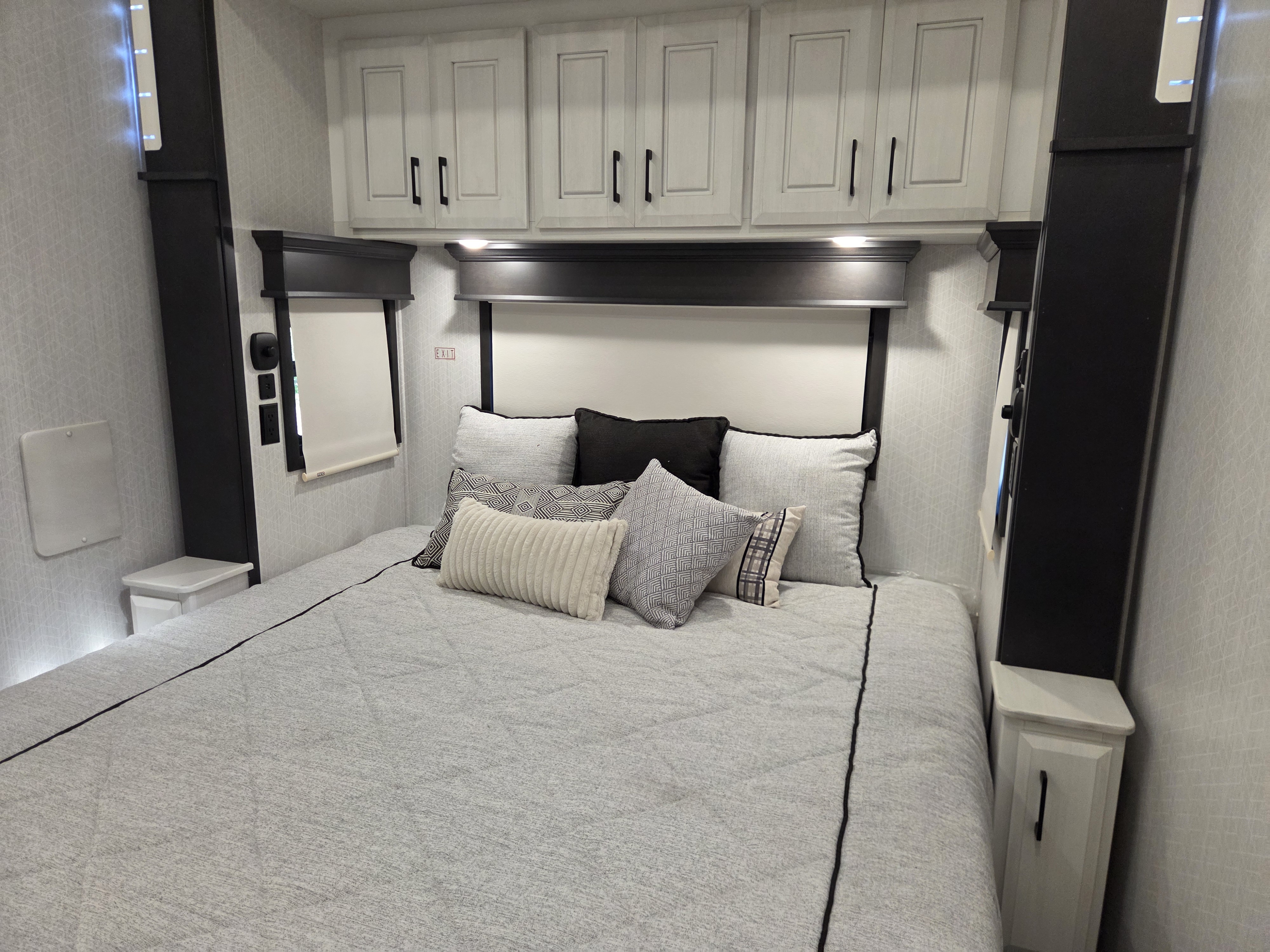 2022 DRV Mobile Suites 41FKMB, $ 134,995