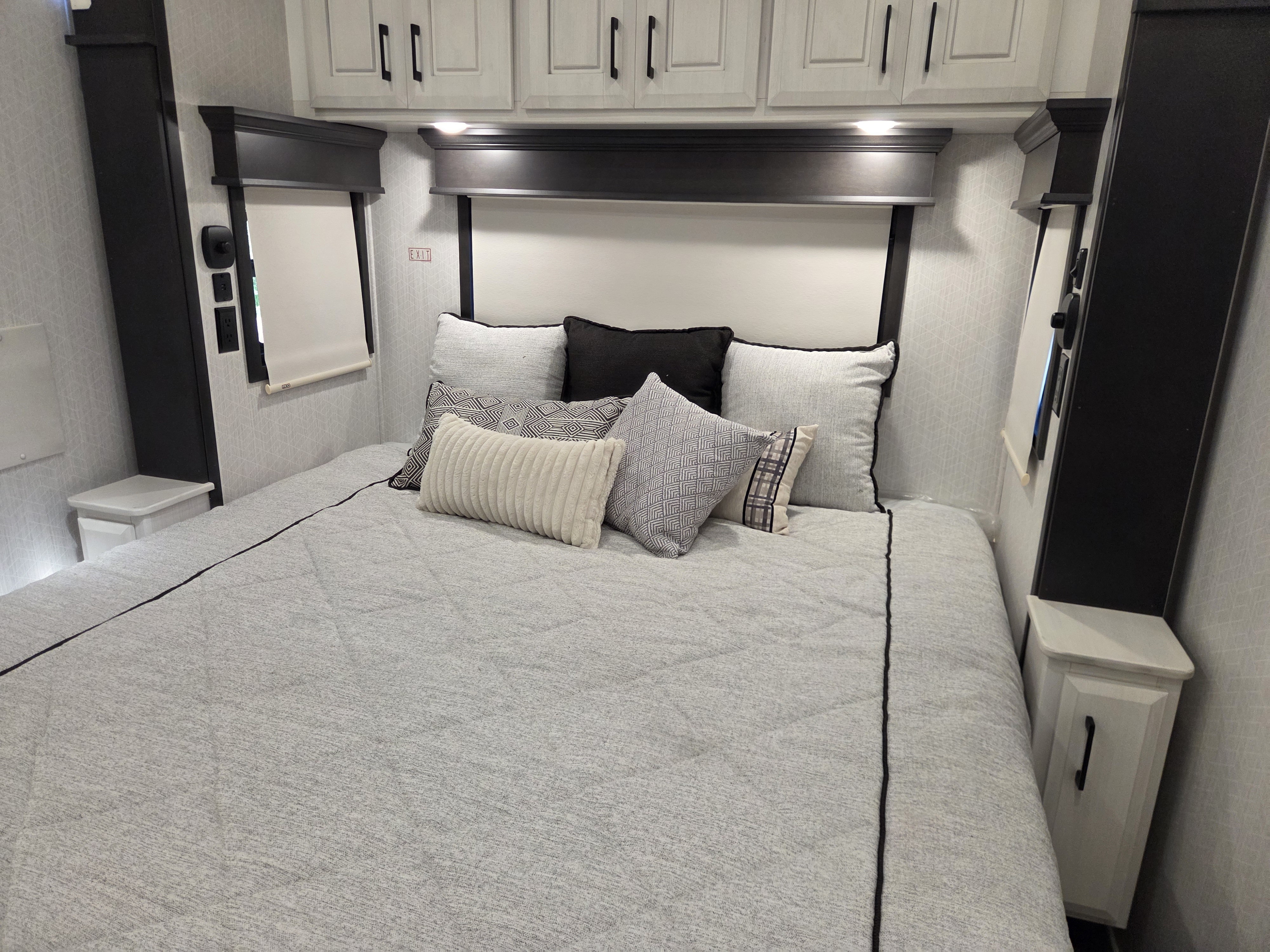 2022 DRV Mobile Suites 41FKMB, $ 134,995