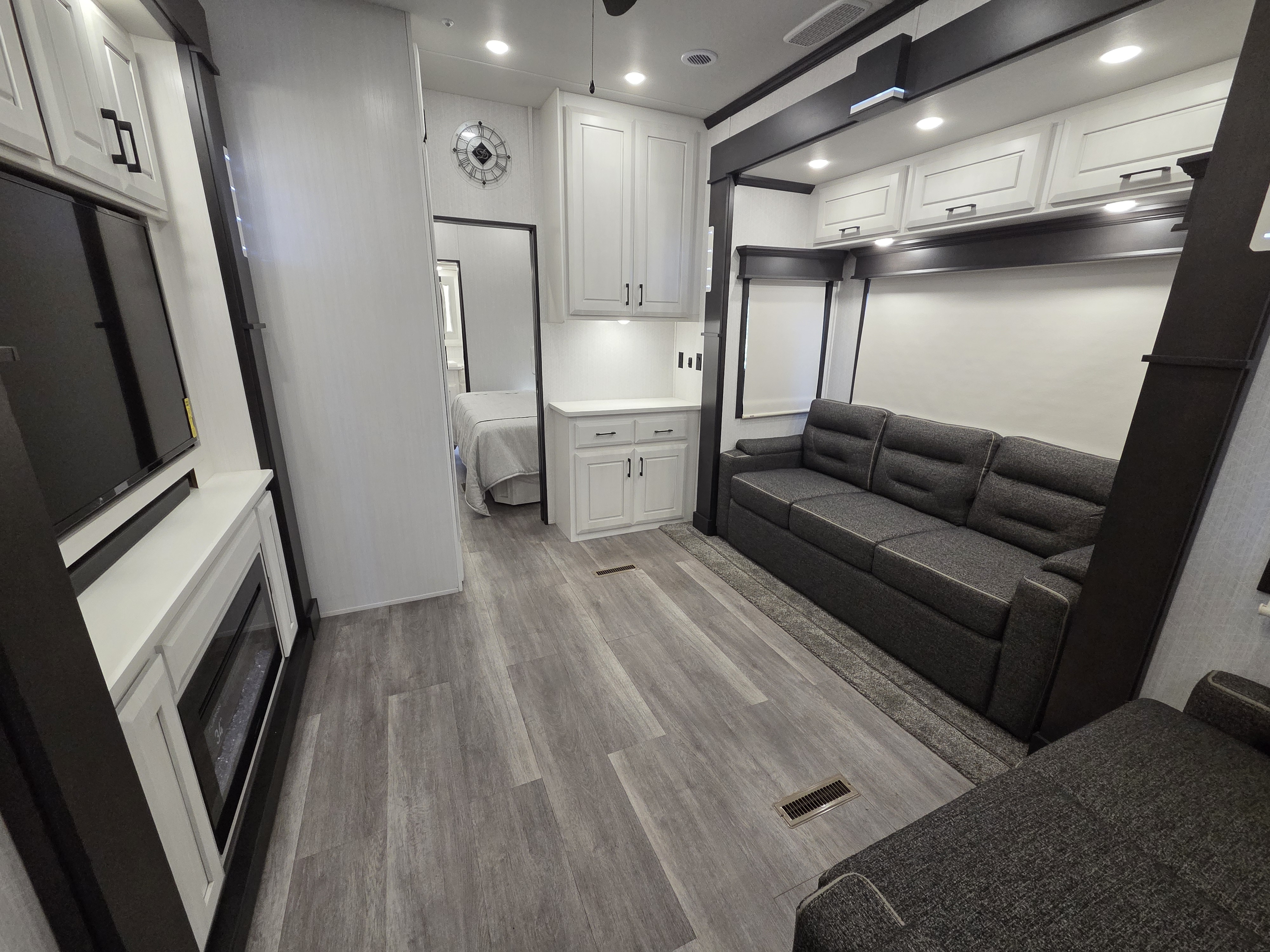 2022 DRV Mobile Suites 41FKMB, $ 134,995