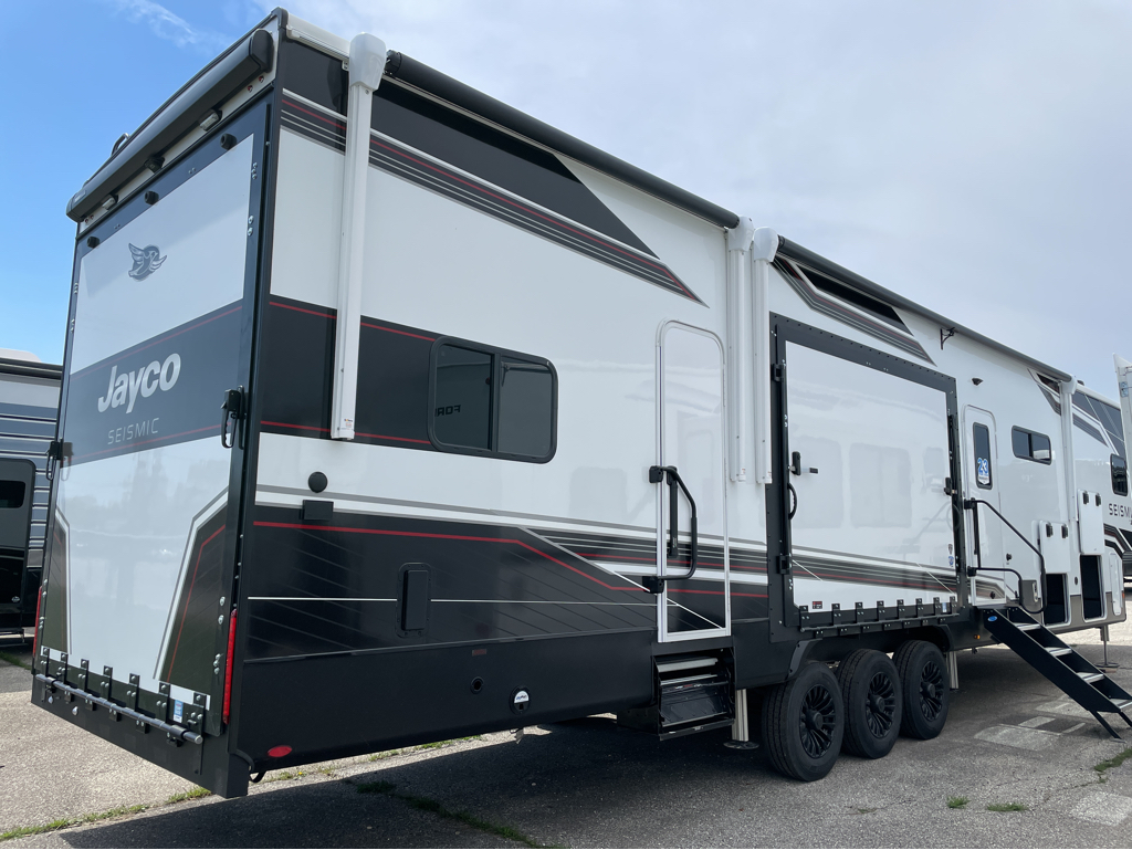 2026 Jayco Seismic 413, $ 112,995