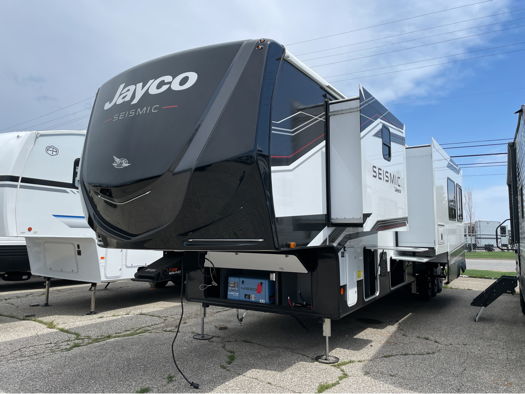 2026 Jayco Seismic 413, $ 112,995