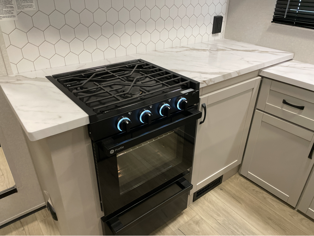 2026 Jayco Seismic 413, $ 112,995