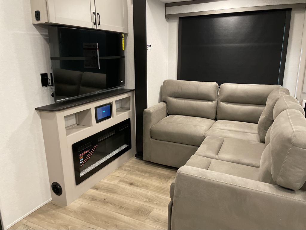 2026 Jayco Seismic 395, $ 99,999