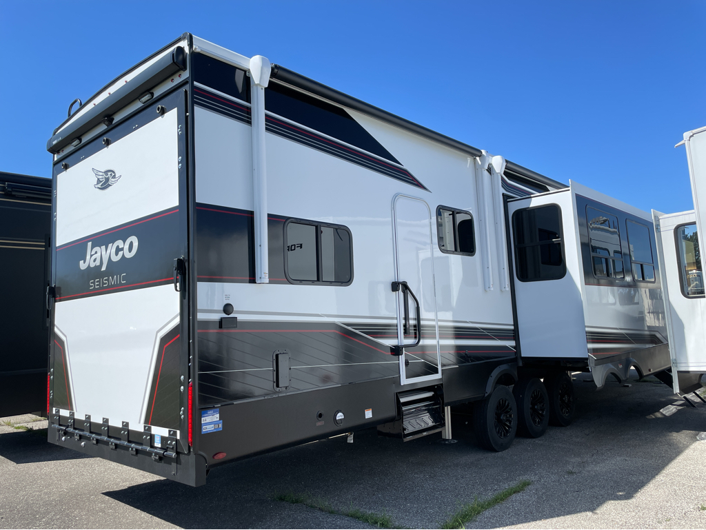 2026 Jayco Seismic 395, $ 99,999