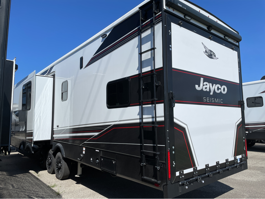 2026 Jayco Seismic 395, $ 99,999