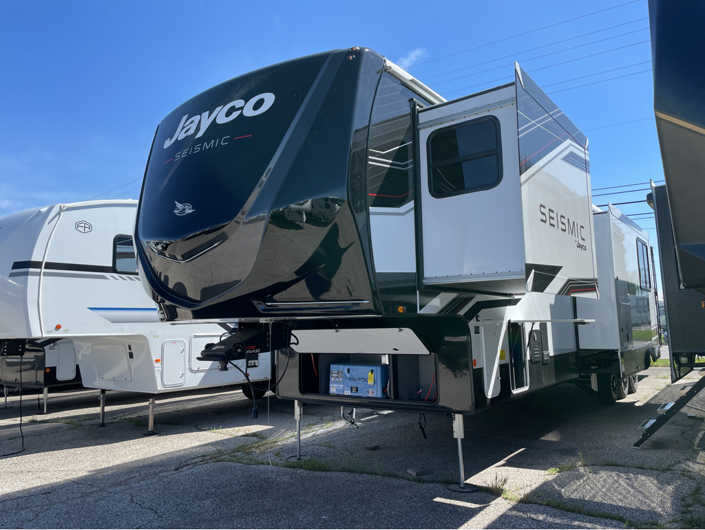 2026 Jayco Seismic 395, $ 99,999