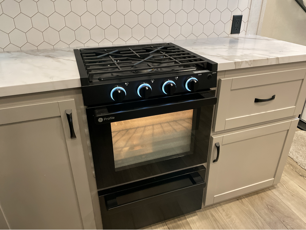 2026 Jayco Seismic 395, $ 99,999