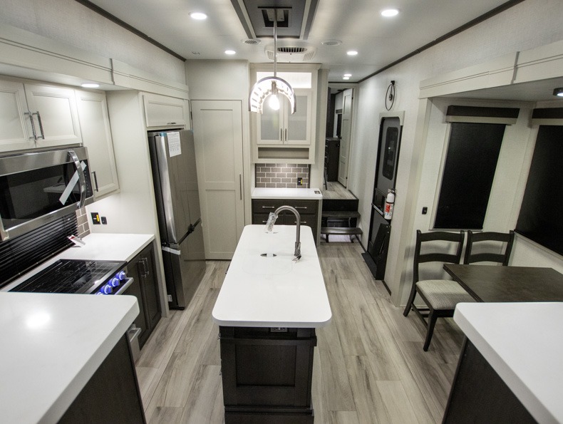 2026 Keystone Alpine Avalanche Edition 381DL, $ 79,999