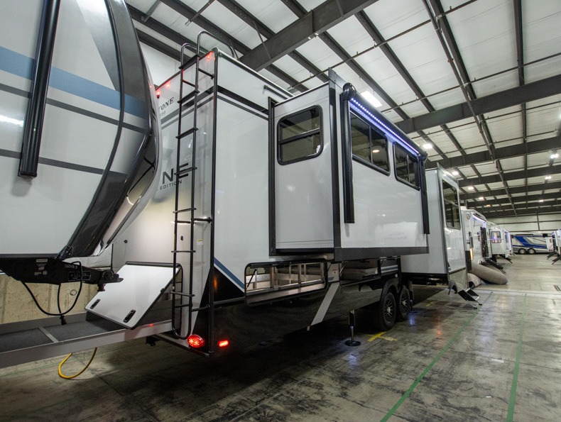 2026 Keystone Alpine Avalanche Edition 381DL, $ 79,999