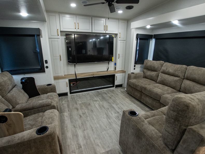 2026 Jayco Eagle 335LSTS, $ 64,999