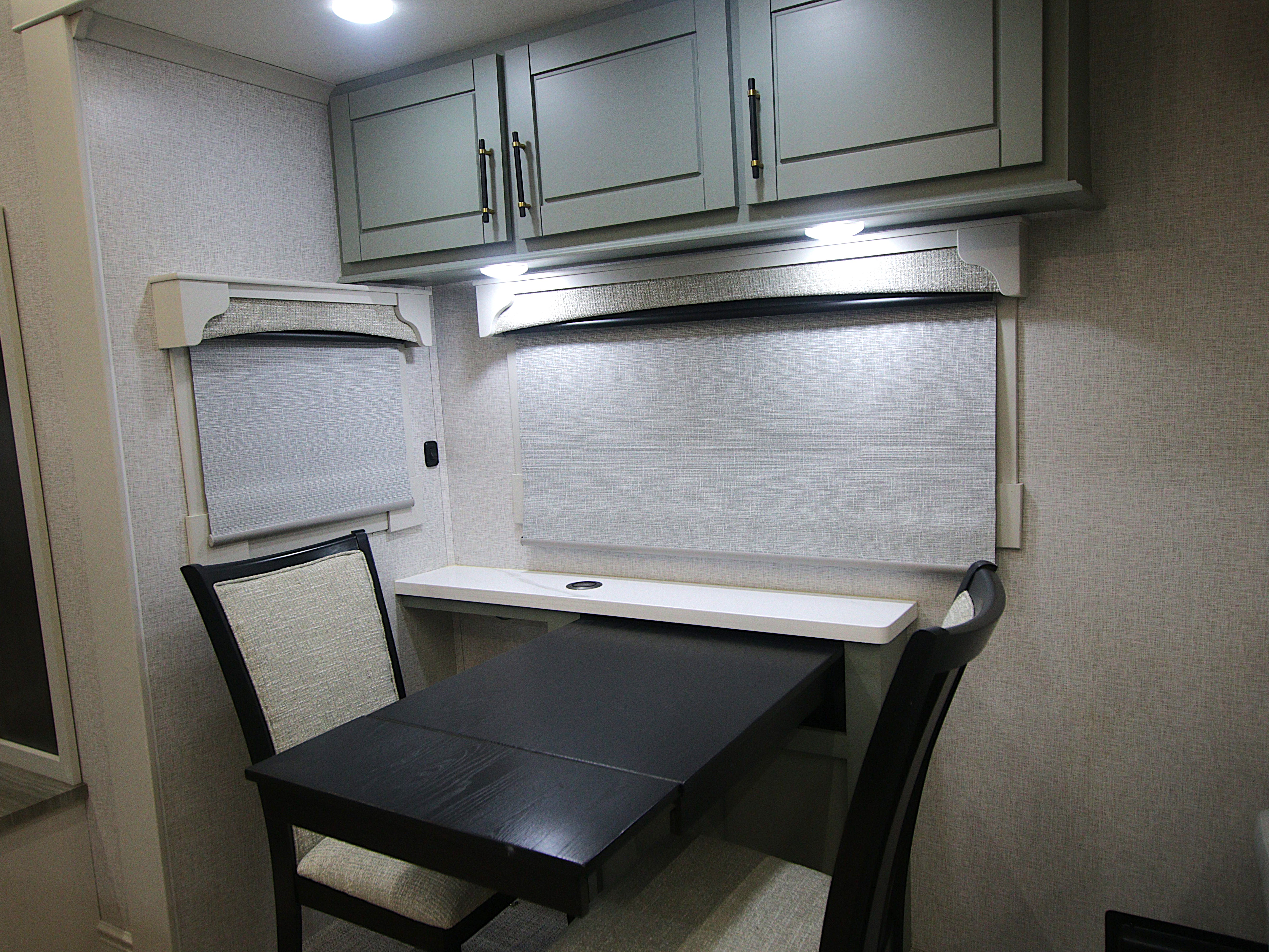 2024 CrossRoads Redwood RW4120GK, $ 119,995