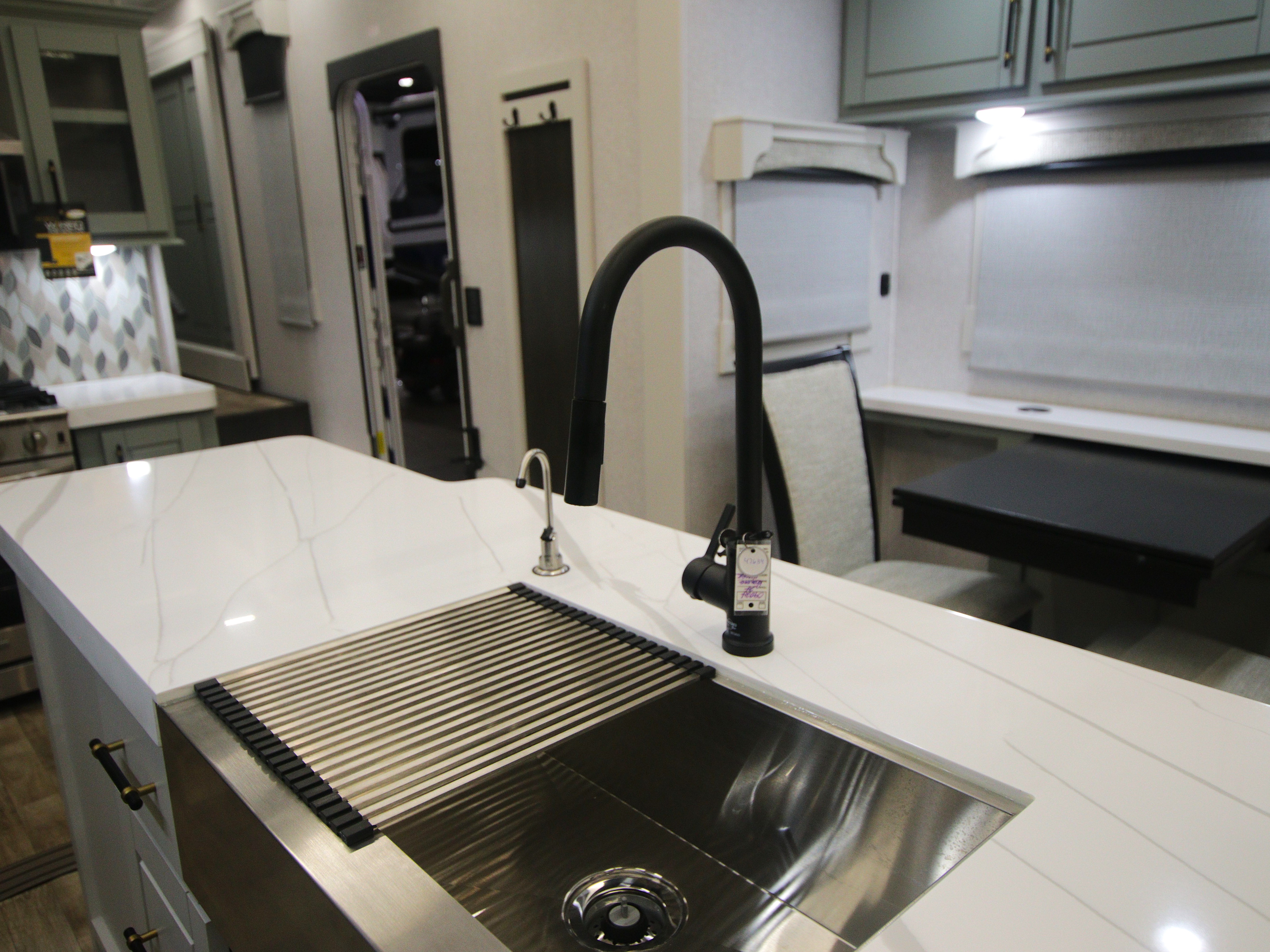 2024 CrossRoads Redwood RW4120GK, $ 119,995