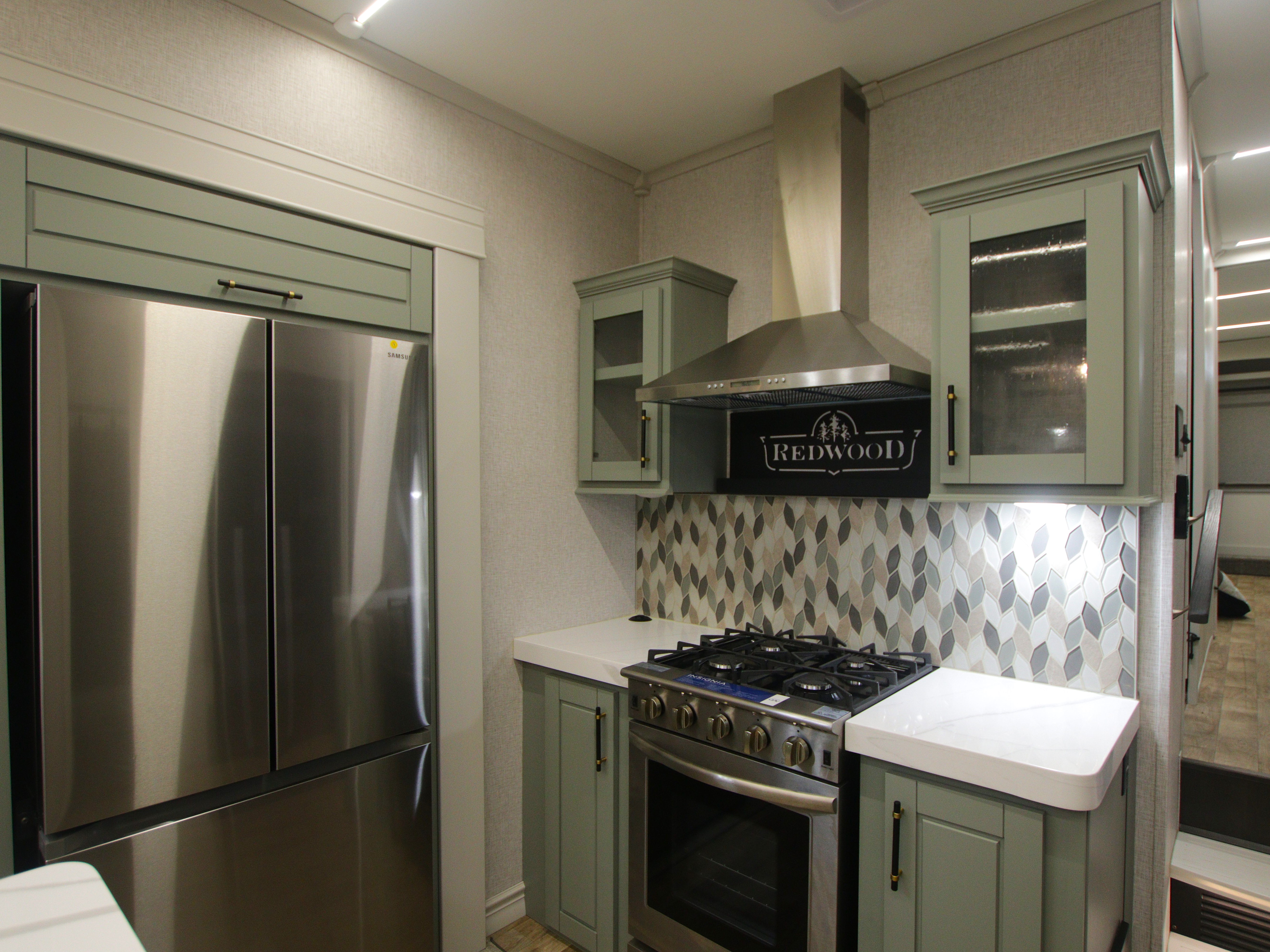 2024 CrossRoads Redwood RW4120GK, $ 119,995