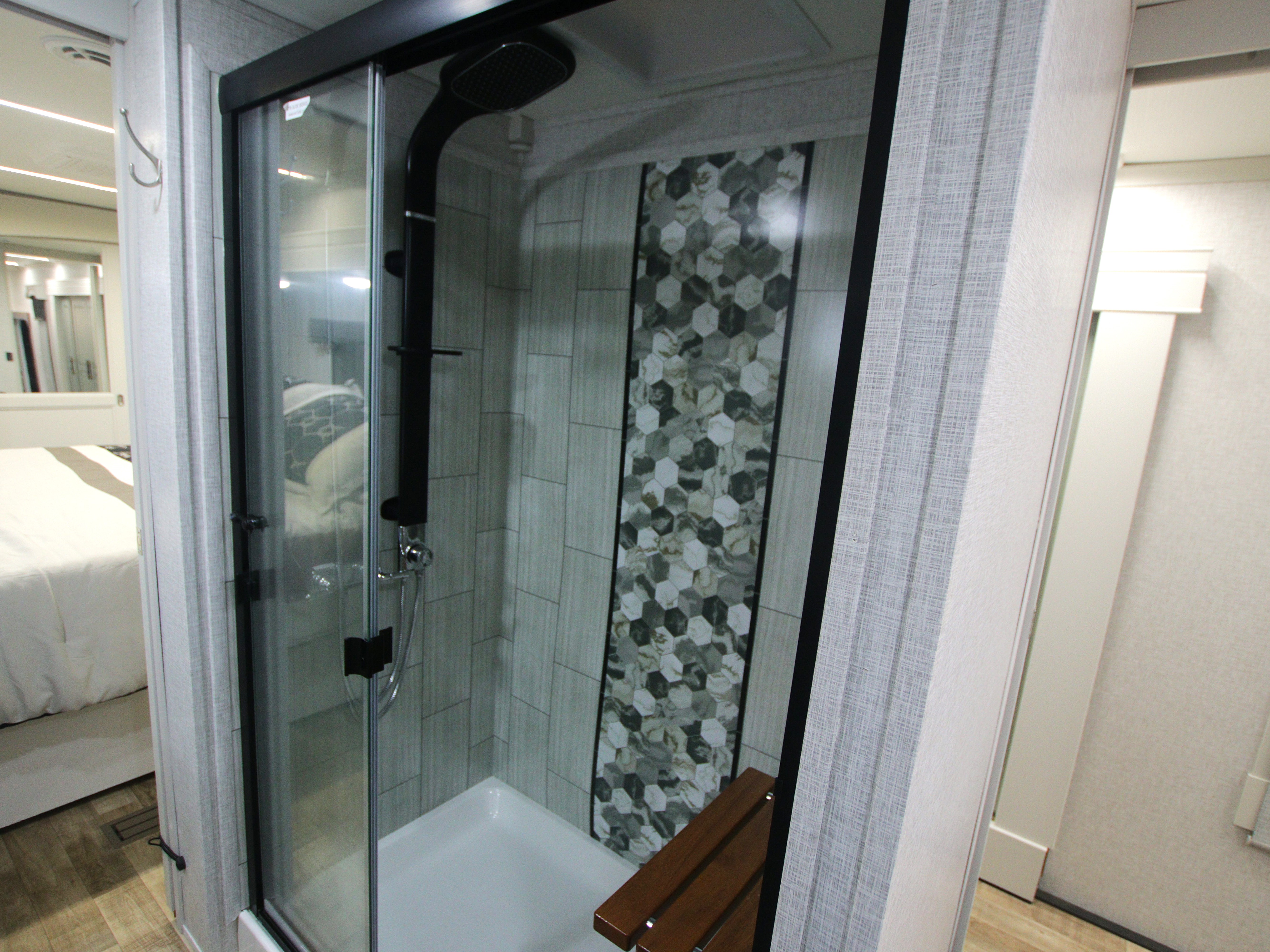 2024 CrossRoads Redwood RW4120GK, $ 119,995