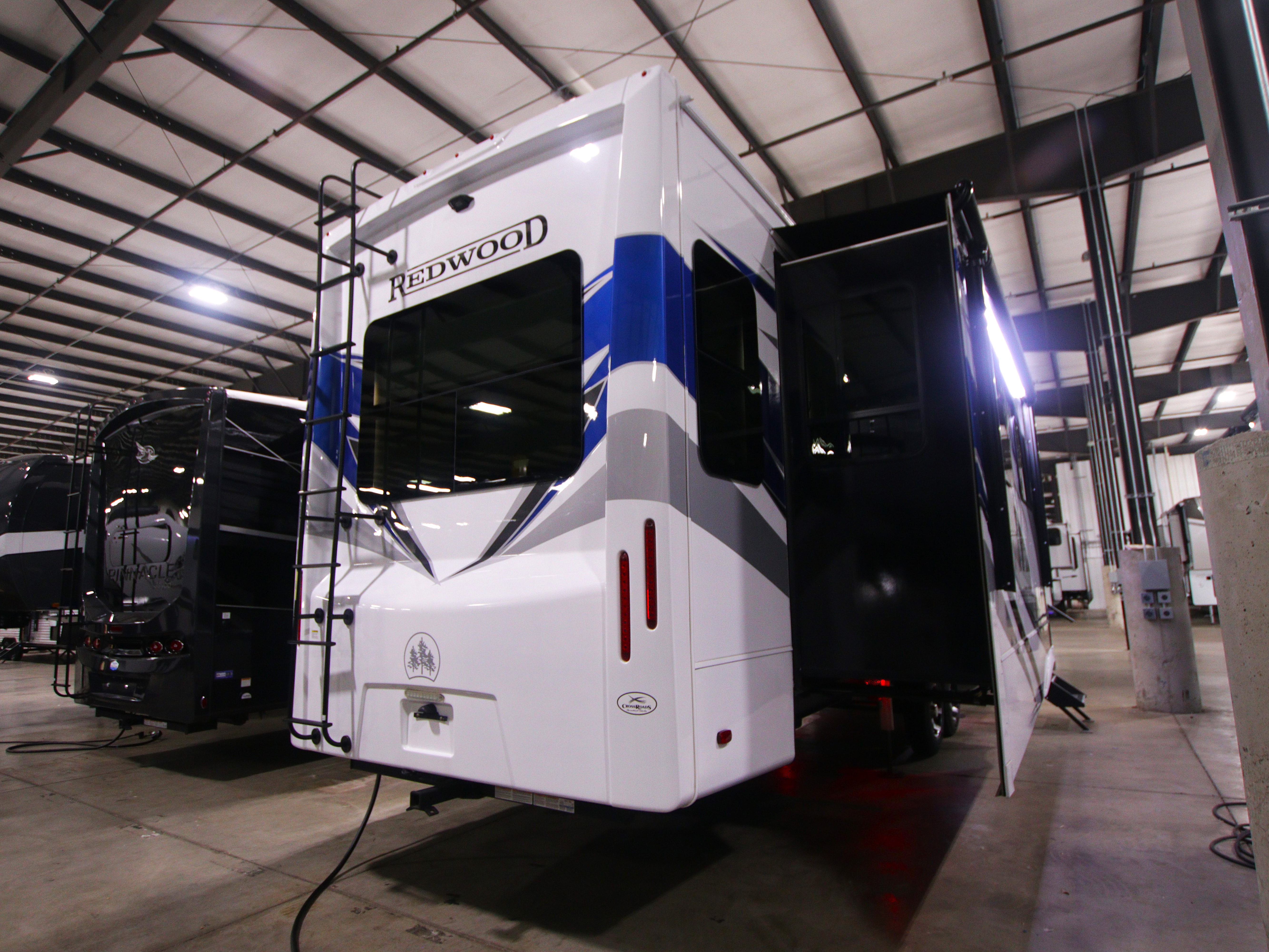 2024 CrossRoads Redwood RW4120GK, $ 119,995