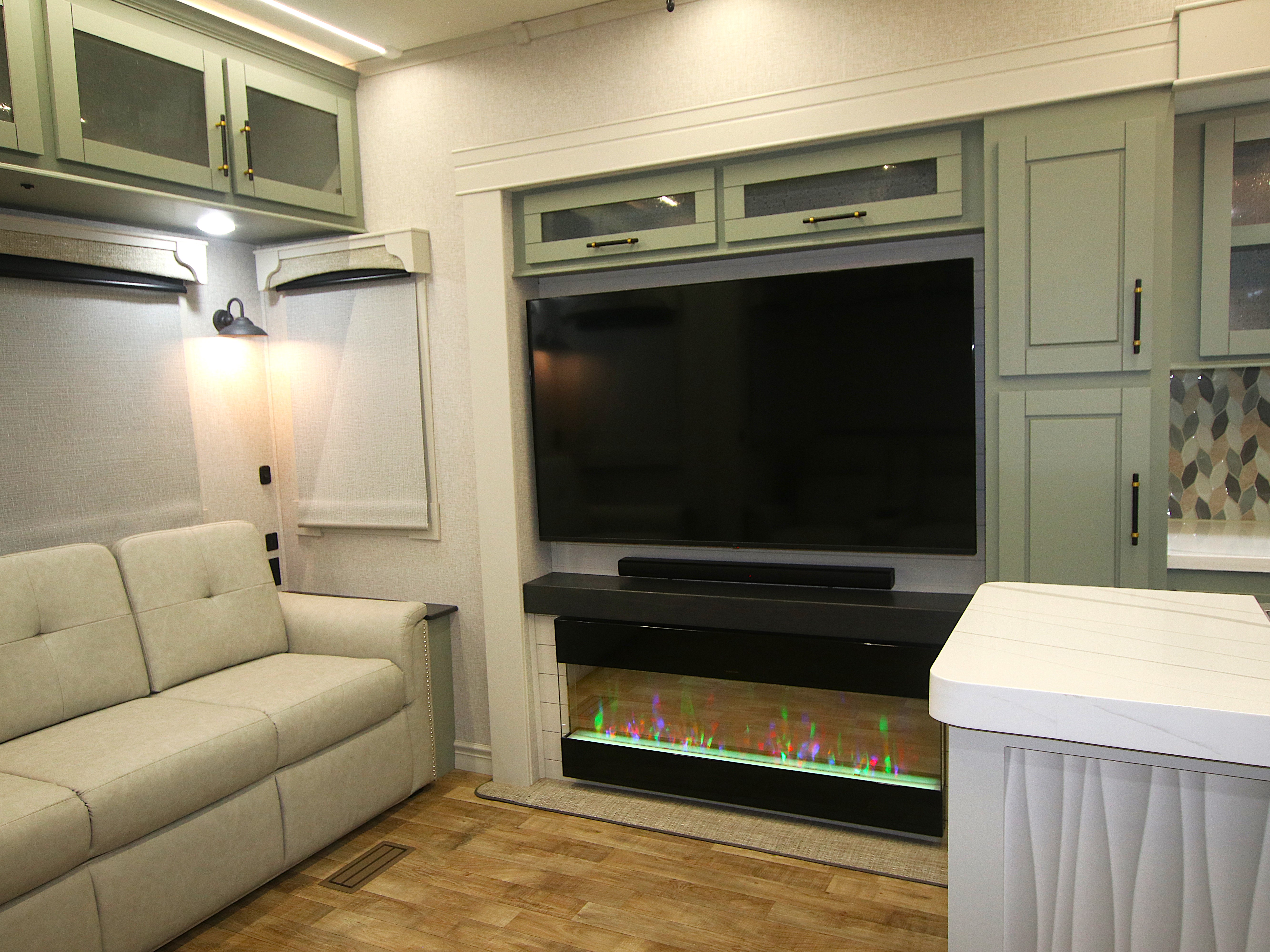 2024 CrossRoads Redwood RW4120GK, $ 119,995