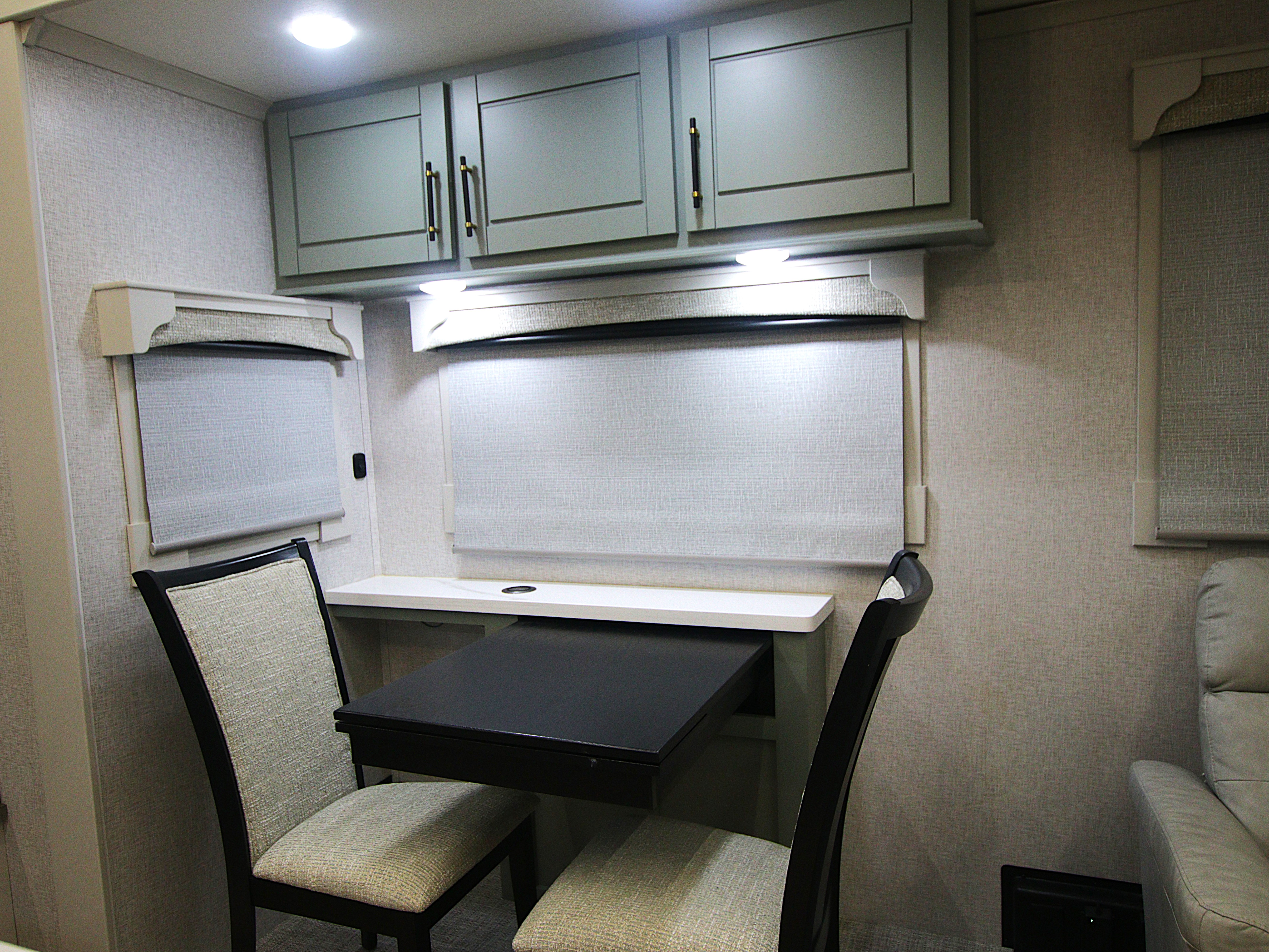 2024 CrossRoads Redwood RW4120GK, $ 119,995