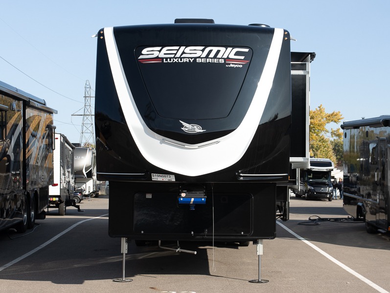 2025 Jayco Seismic Luxury Series 4113, $ 109,995