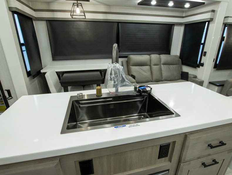 2026 Jayco Pinnacle 32RLTS, $ 104,995