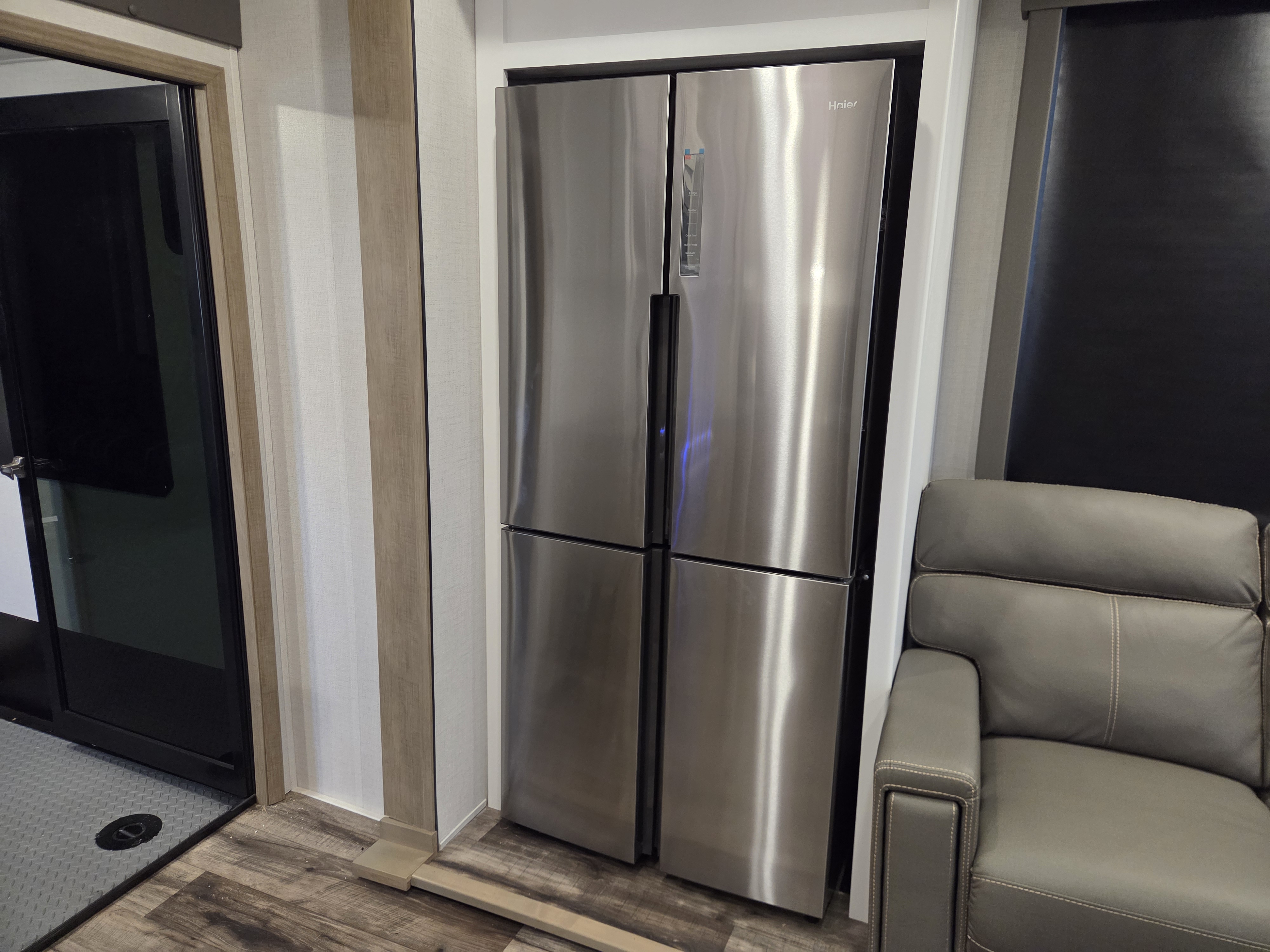 2022 Keystone Raptor 423, $ 92,000