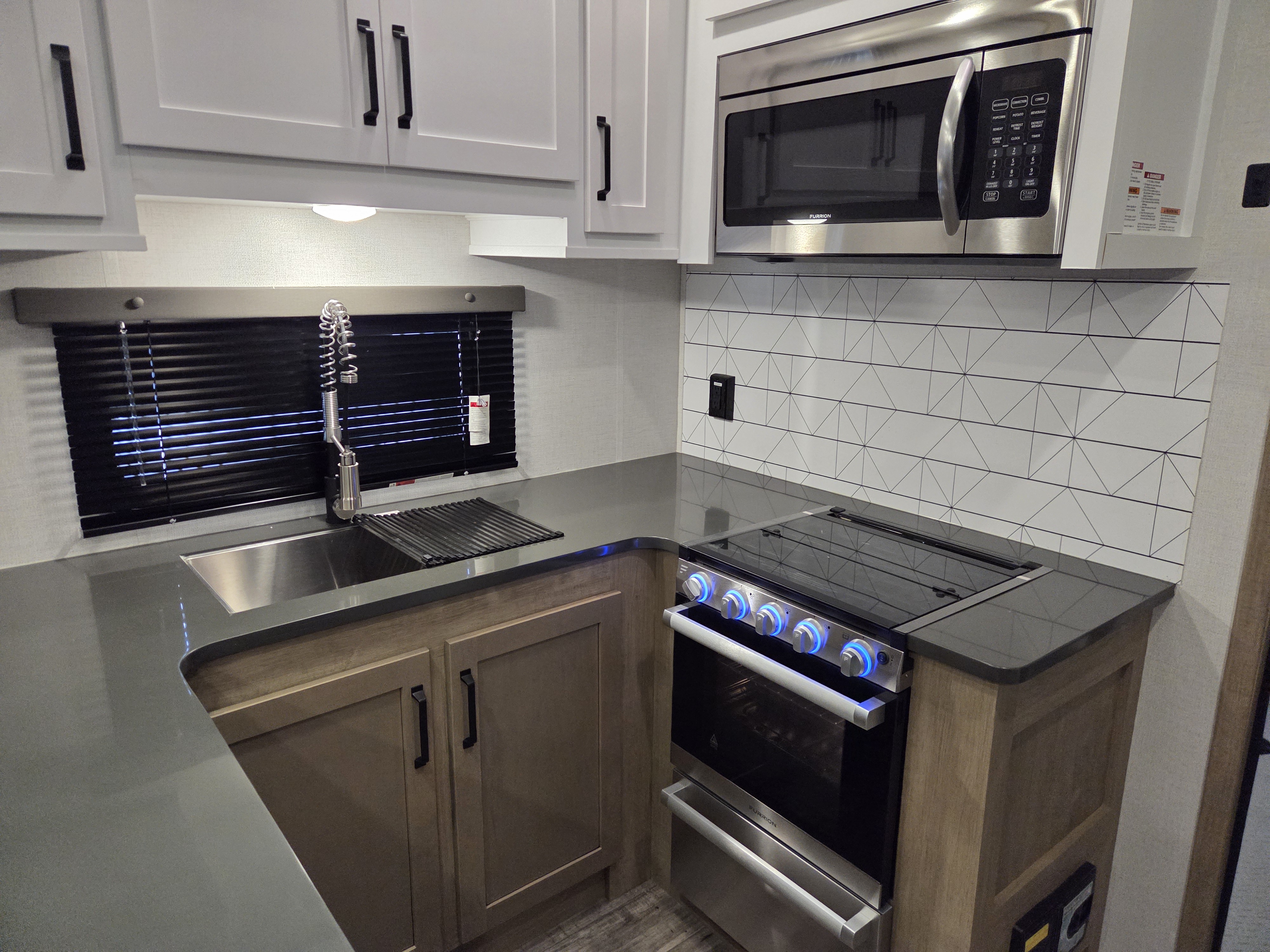 2022 Keystone Raptor 423, $ 92,000